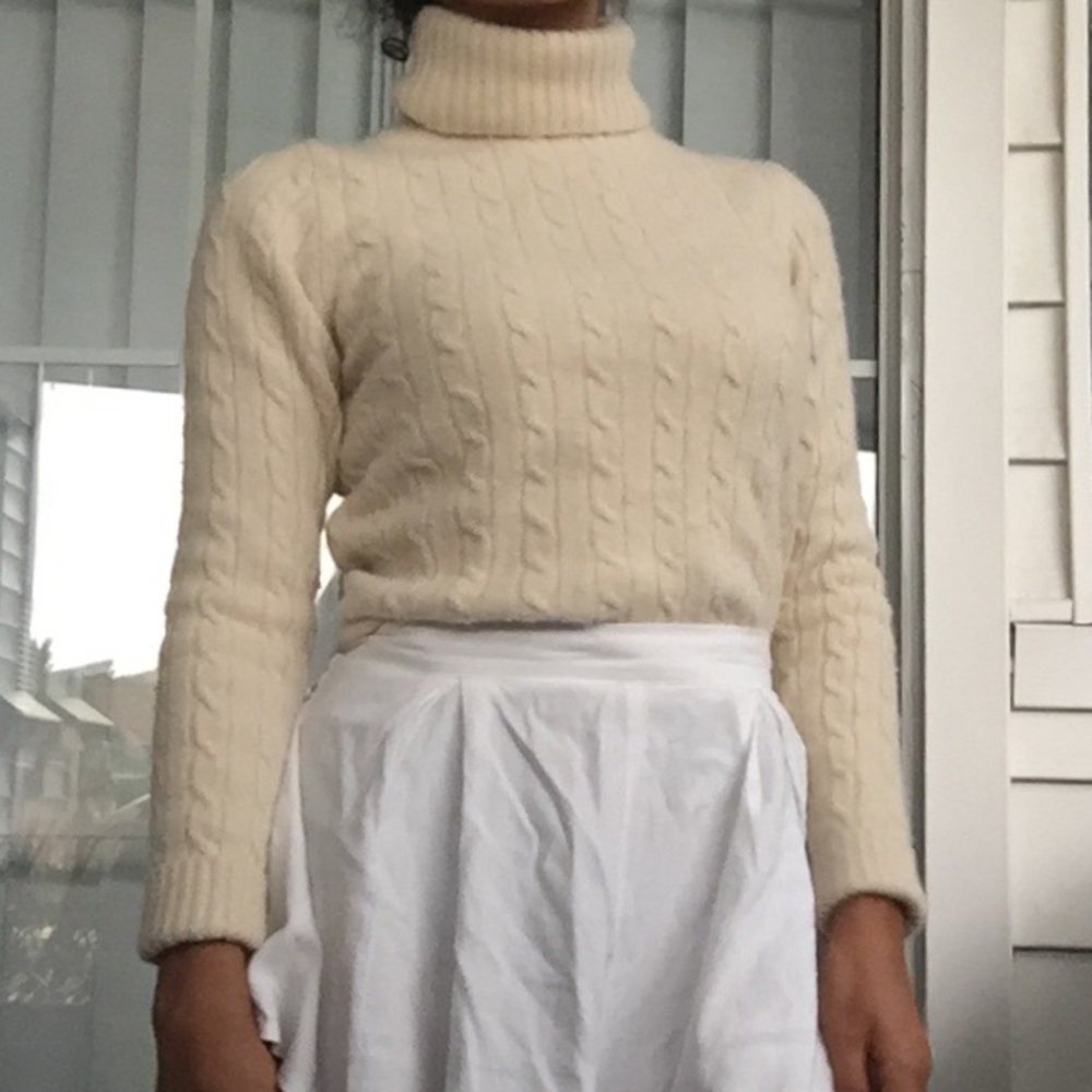 CREAM KNIT TURTLE NECK